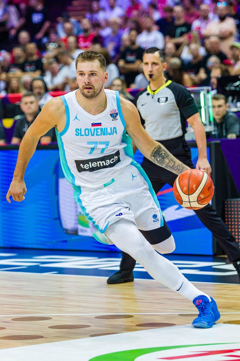 九游体育- 吹爆东契奇就完事了! 才打2年未来得多可怕 